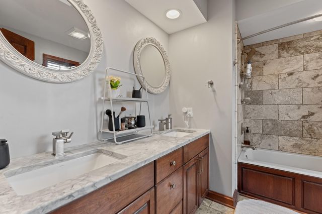 1122 Foxcroft Lane SW, Rochester, MN 55902