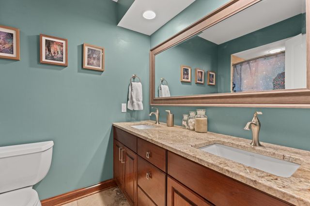 1122 Foxcroft Lane SW, Rochester, MN 55902