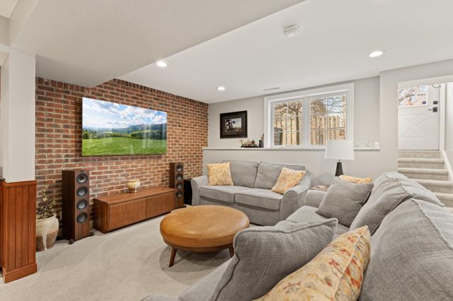 1122 Foxcroft Lane SW, Rochester, MN 55902