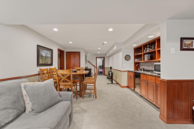 1122 Foxcroft Lane SW, Rochester, MN 55902