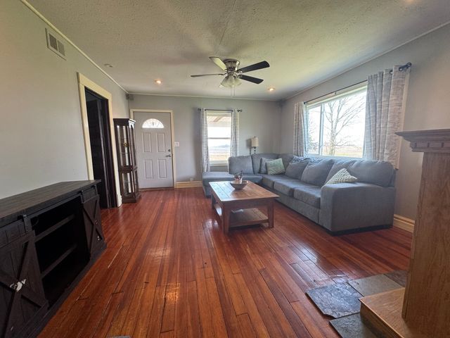 5429 Columbia Road, Heyworth, IL 61745