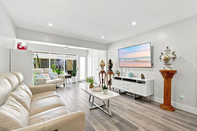 2400 Malayan Drive 94-D, Delray Beach, FL 33445