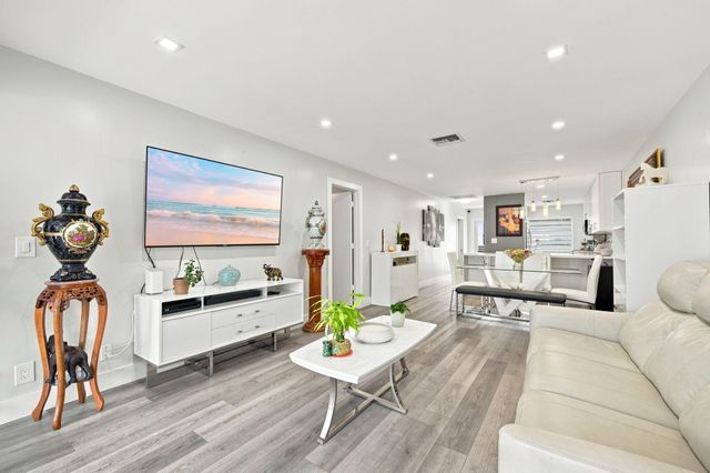 2400 Malayan Drive 94-D, Delray Beach, FL 33445