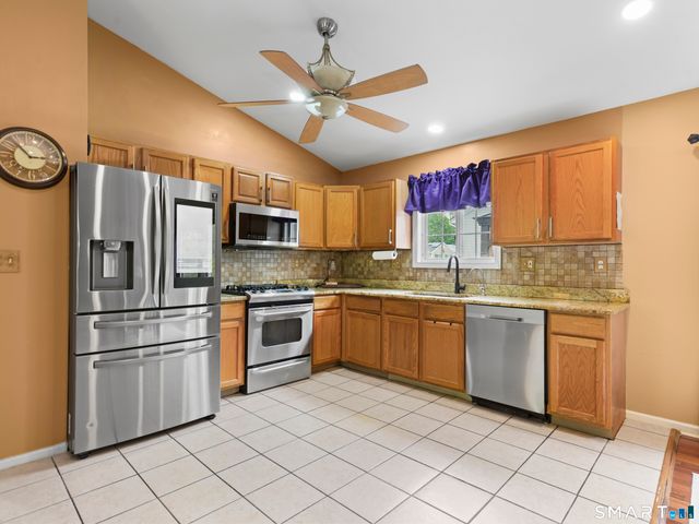 37 Kingswood Drive, New Haven, CT 06513