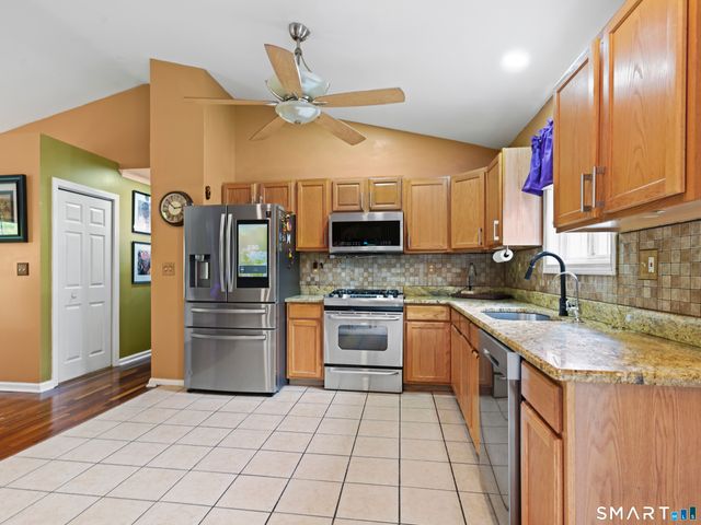 37 Kingswood Drive, New Haven, CT 06513