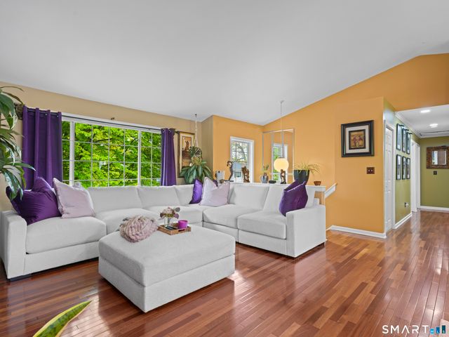 37 Kingswood Drive, New Haven, CT 06513