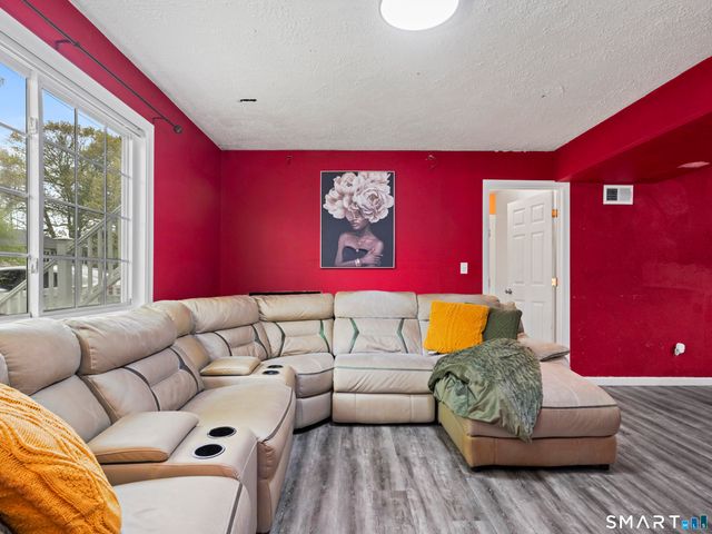 37 Kingswood Drive, New Haven, CT 06513