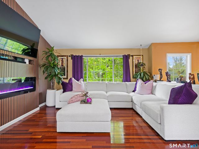 37 Kingswood Drive, New Haven, CT 06513