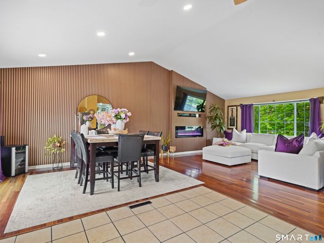 37 Kingswood Drive, New Haven, CT 06513