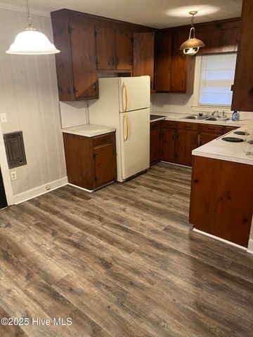 1902 E 9th Street, Greenville, NC 27858