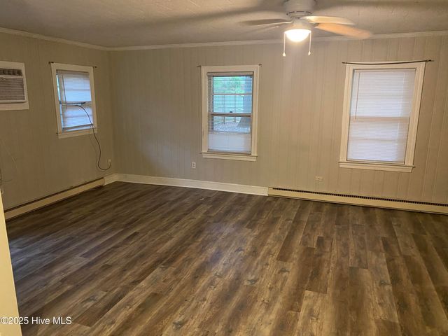 1902 E 9th Street, Greenville, NC 27858