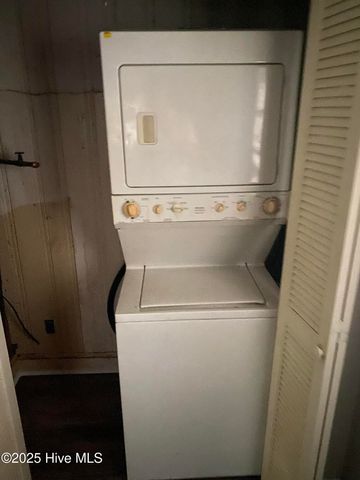 1902 E 9th Street, Greenville, NC 27858