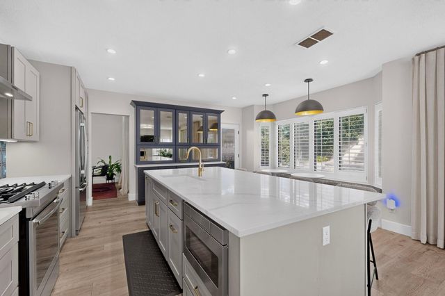 8709 Canyon Run Road NE, Albuquerque, NM 87111