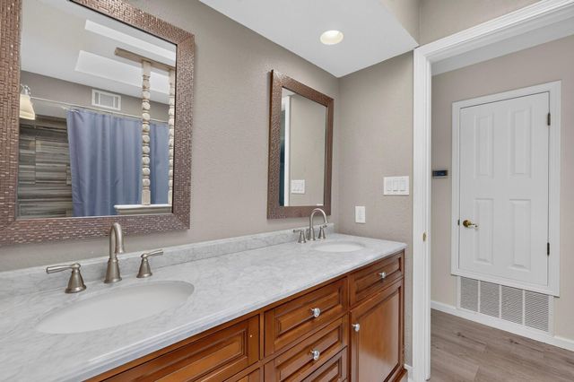 8709 Canyon Run Road NE, Albuquerque, NM 87111
