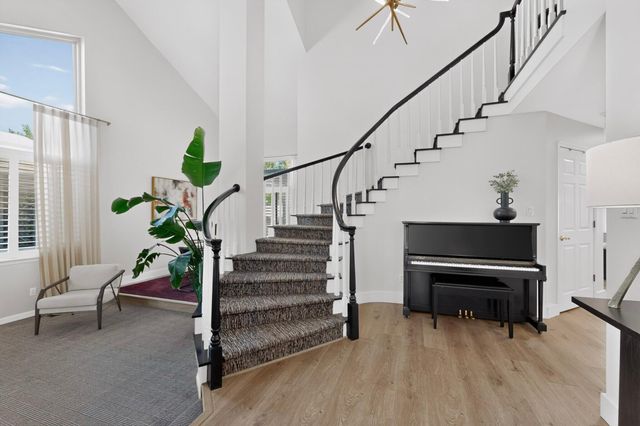 8709 Canyon Run Road NE, Albuquerque, NM 87111