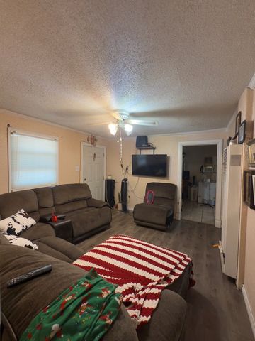 310 SE 3rd St, Andrews, TX 79714