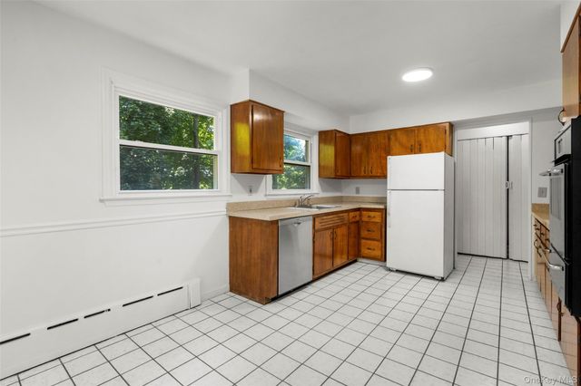 14 Jones Place, White Plains, NY 10606