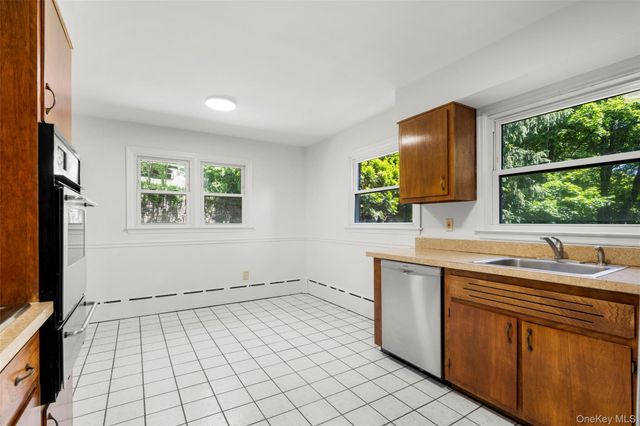 14 Jones Place, White Plains, NY 10606