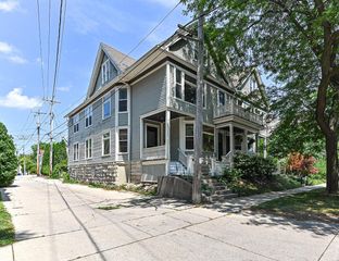 118 W Reservoir AVENUE, Milwaukee, WI 53212