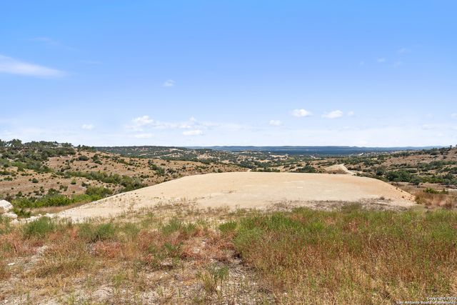 120 Falling Oak Dr, Blanco, TX 78606