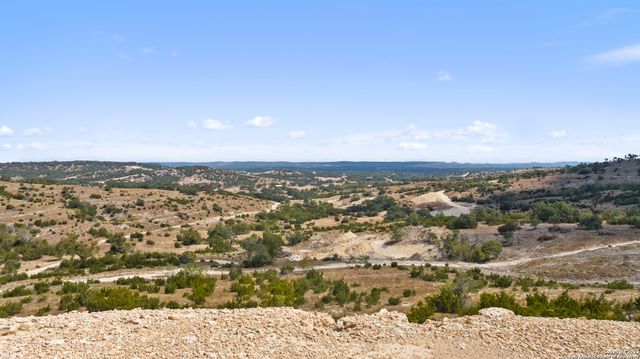 120 Falling Oak Dr, Blanco, TX 78606