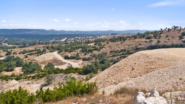 120 Falling Oak Dr, Blanco, TX 78606