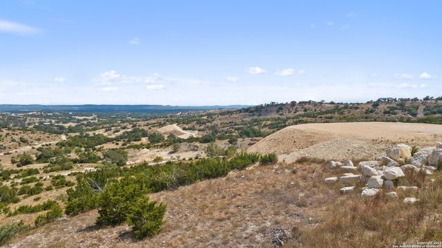 120 Falling Oak Dr, Blanco, TX 78606