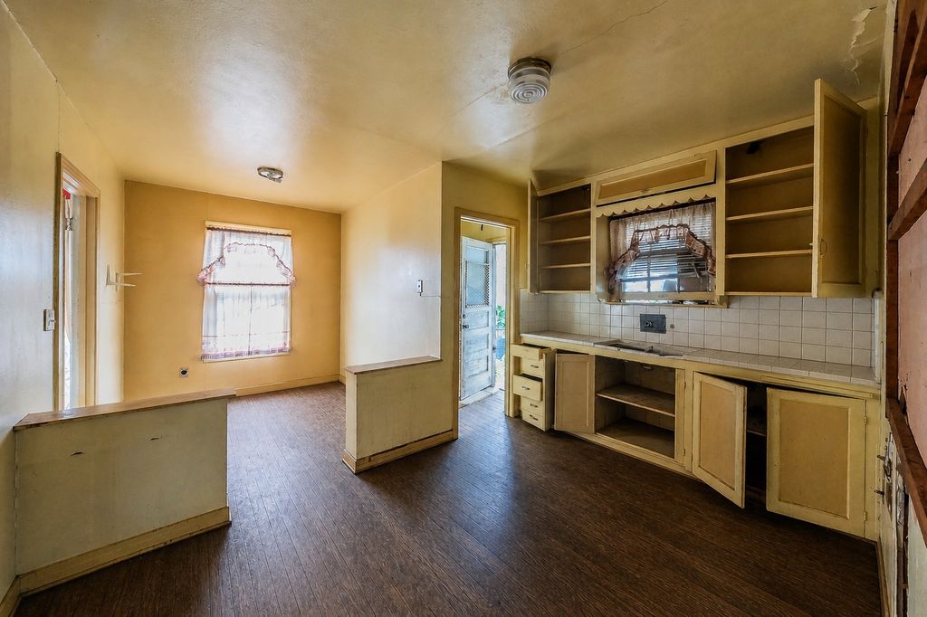 5801 Kilpatrick Avenue, Fort Worth, TX 76107 — photo 2