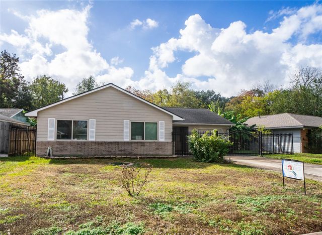 4833 Hummingbird Street, Houston, TX 77035