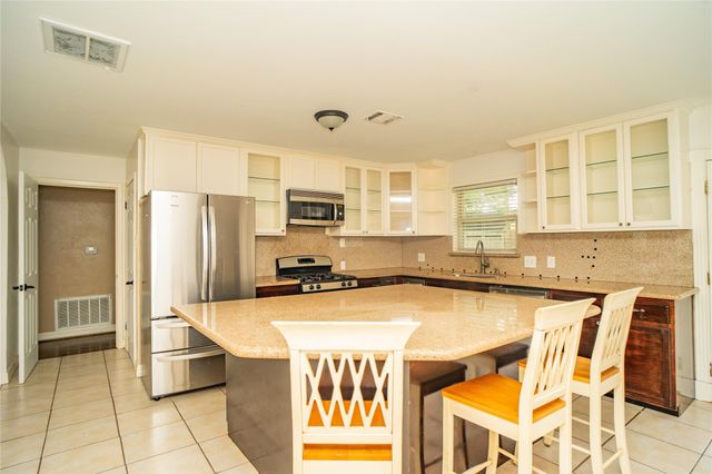 4833 Hummingbird Street, Houston, TX 77035