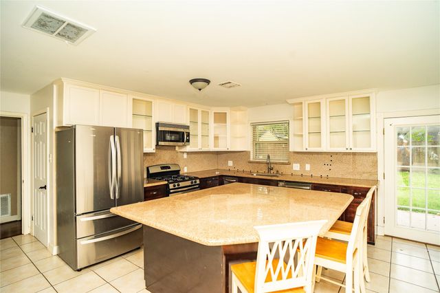 4833 Hummingbird Street, Houston, TX 77035