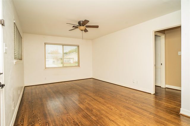 4833 Hummingbird Street, Houston, TX 77035