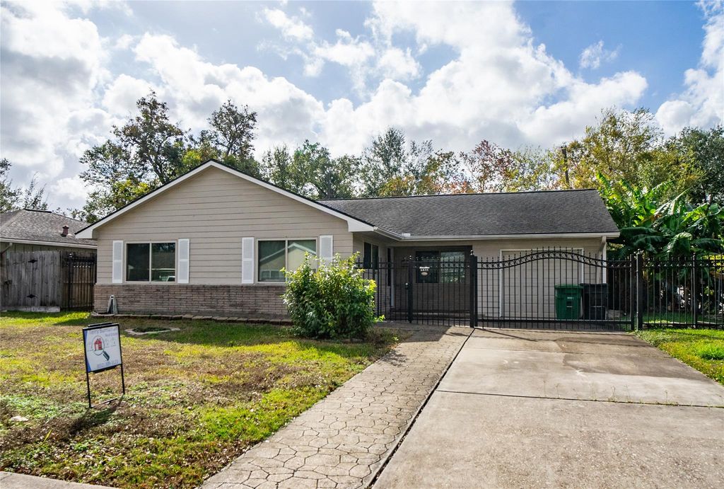 4833 Hummingbird Street, Houston, TX 77035