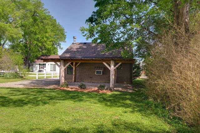 609 Whitthorne St, Shelbyville, TN 37160
