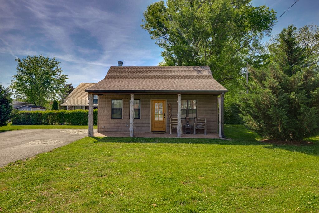 609 Whitthorne St, Shelbyville, TN 37160