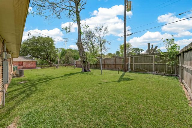5707 Trafalgar Drive, Houston, TX 77085