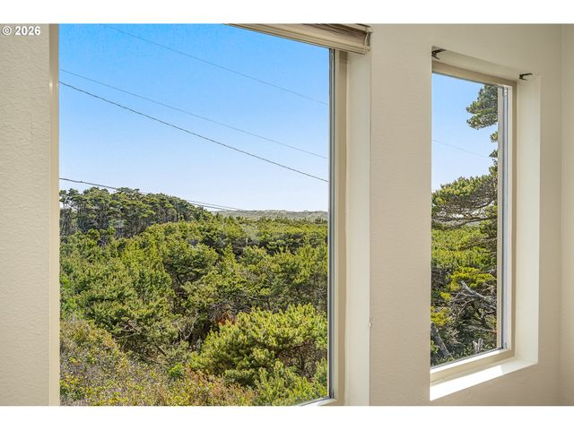 4595 BLANCO St, Florence, OR 97439