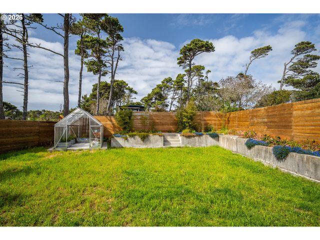 4595 BLANCO St, Florence, OR 97439