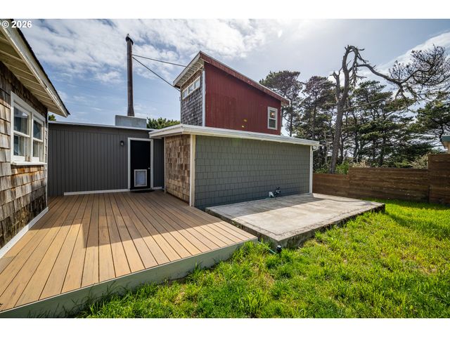 4595 BLANCO St, Florence, OR 97439