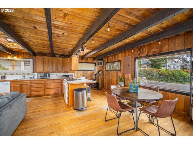 4595 BLANCO St, Florence, OR 97439