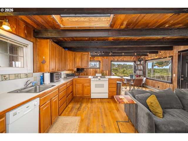 4595 BLANCO St, Florence, OR 97439