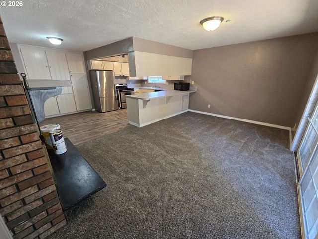 4002 OAK St, Longview, WA 98632