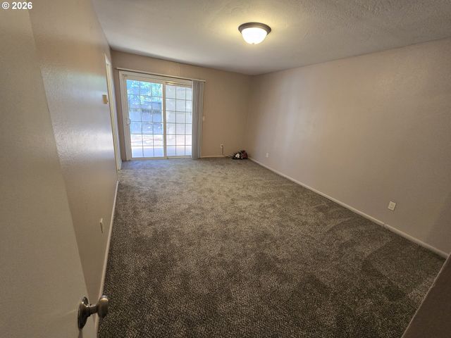 4002 OAK St, Longview, WA 98632