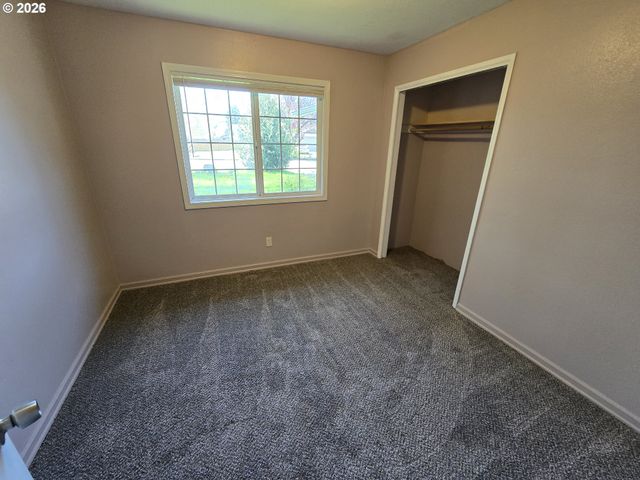 4002 OAK St, Longview, WA 98632