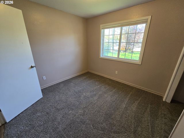4002 OAK St, Longview, WA 98632