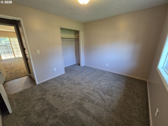 4002 OAK St, Longview, WA 98632