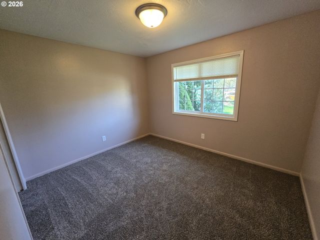 4002 OAK St, Longview, WA 98632