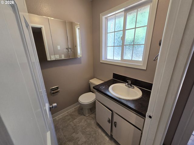 4002 OAK St, Longview, WA 98632