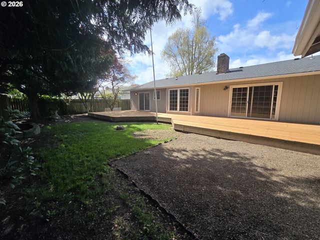 4002 OAK St, Longview, WA 98632