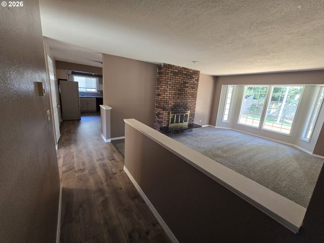 4002 OAK St, Longview, WA 98632
